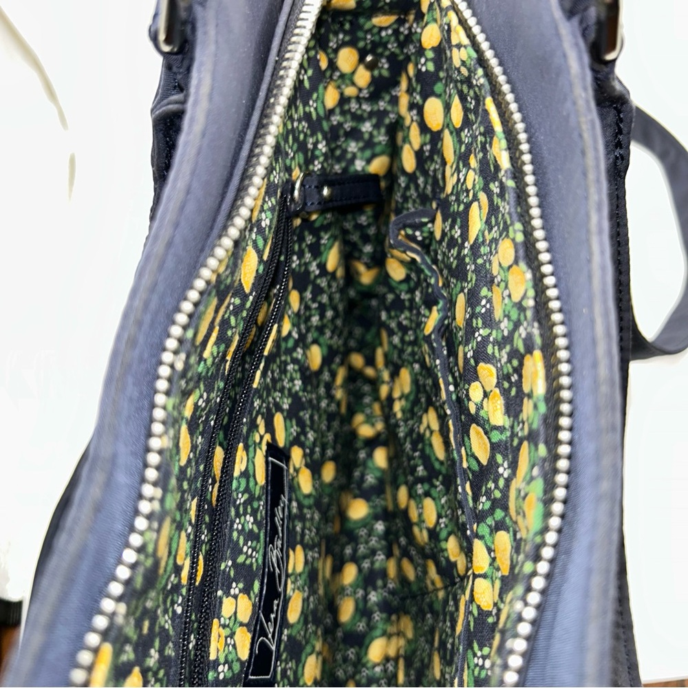 Vera Bradley navy quilted crossbody bag with lemons liner - Picture 8 of 8